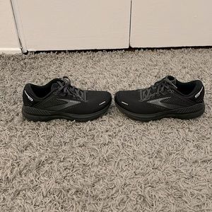 Womens Brooks running sneakers size 9. Worn a few times only. In great shape!